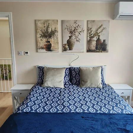 Clifton House O2 & Excel Rooms With Private Bathroom And Breakfast Option-2